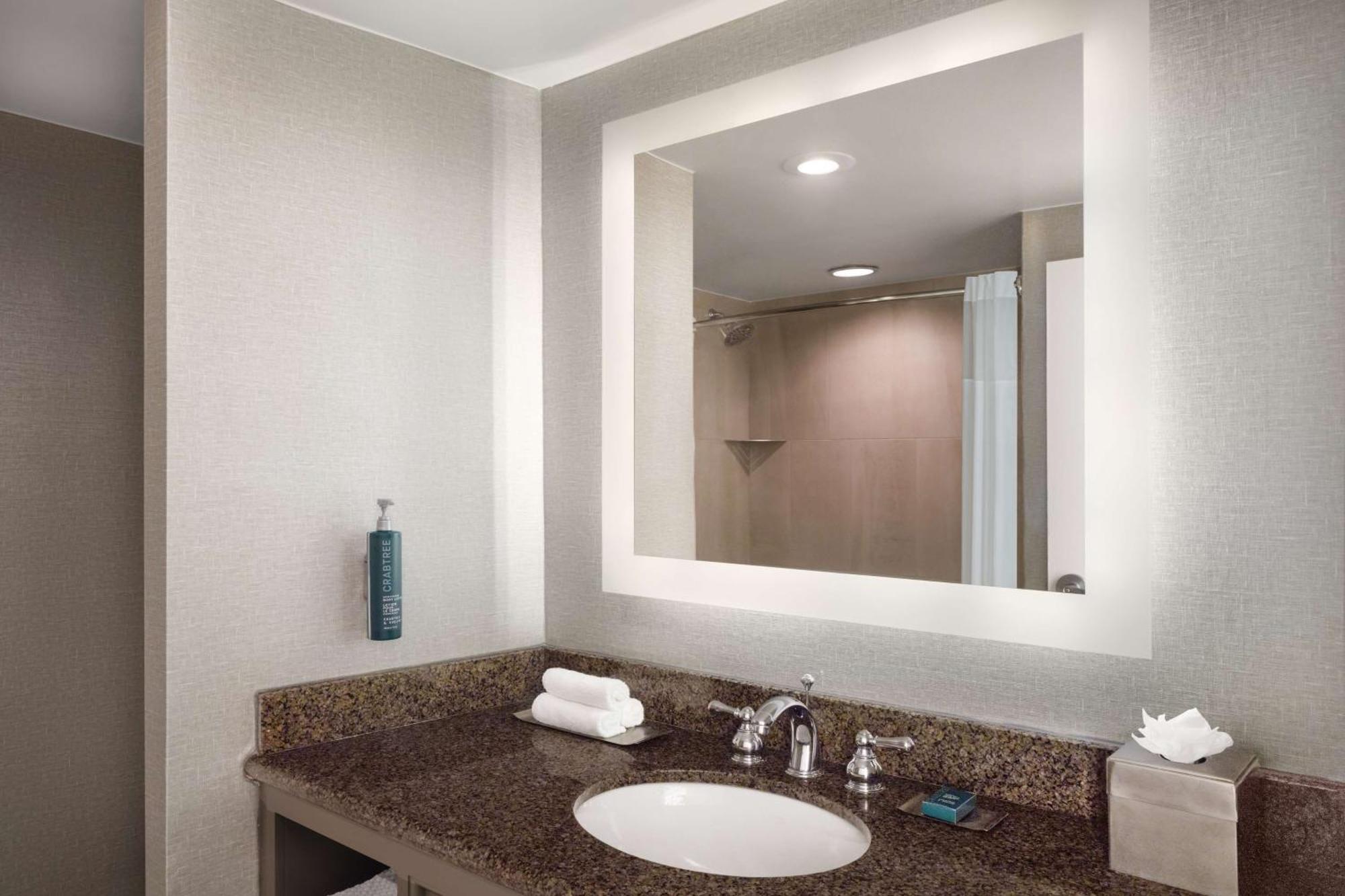 Doubletree By Hilton Austin Hotel Exterior photo